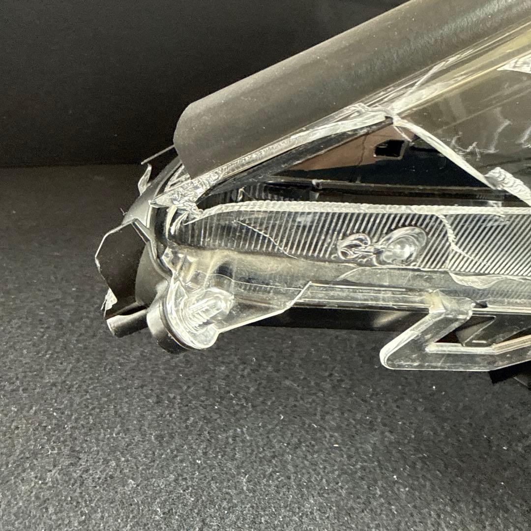 佐*藤様 LED AXAH54 RAV4ハイブリッド 右 ヘッドライト ジャンク
