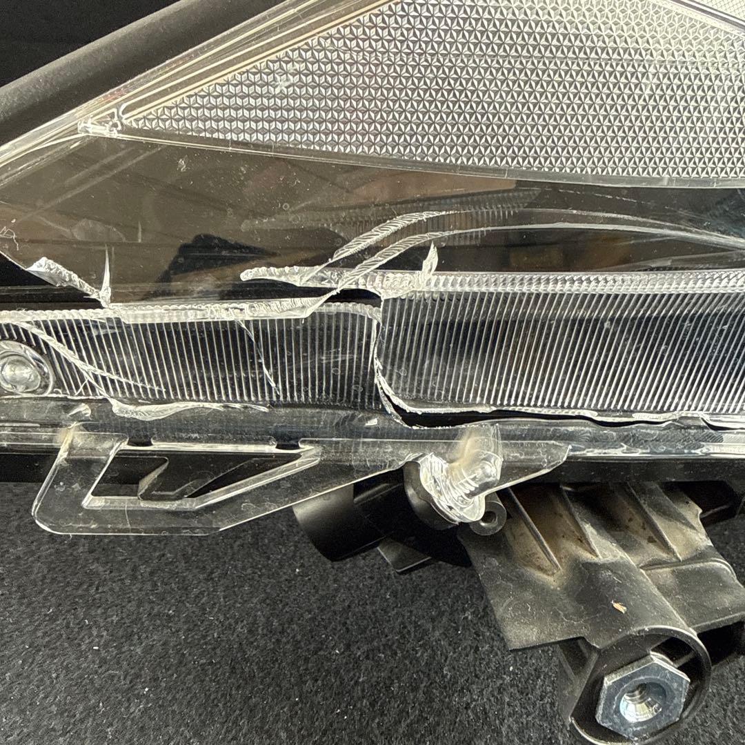 佐*藤様 LED AXAH54 RAV4ハイブリッド 右 ヘッドライト ジャンク