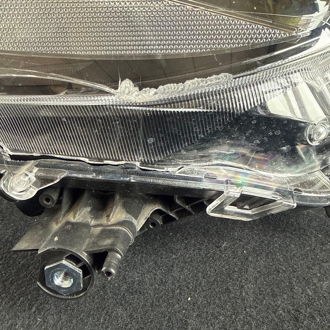 佐*藤様 LED AXAH54 RAV4ハイブリッド 右 ヘッドライト ジャンク