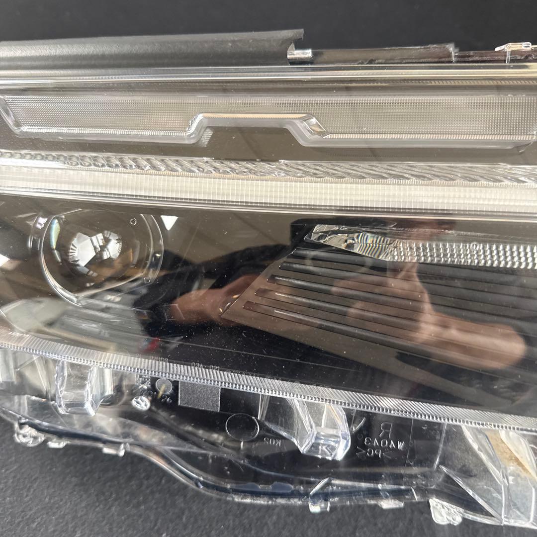 佐*藤様 LED AXAH54 RAV4ハイブリッド 右 ヘッドライト ジャンク