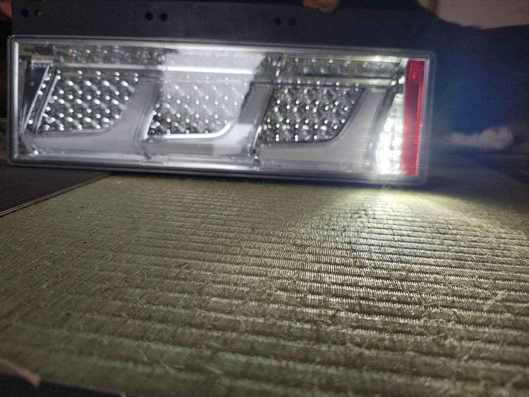 KOITO 3連 LED テールランプ クリア　シーケンシャル　右のみ　ワケアリ