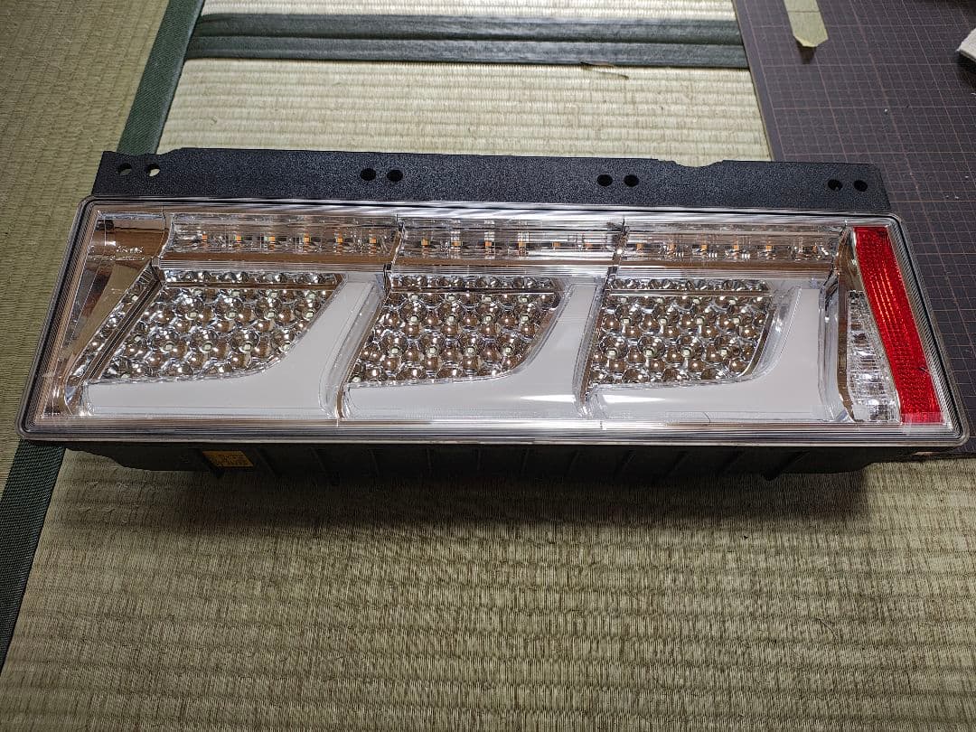 KOITO 3連 LED テールランプ クリア　シーケンシャル　右のみ　ワケアリ