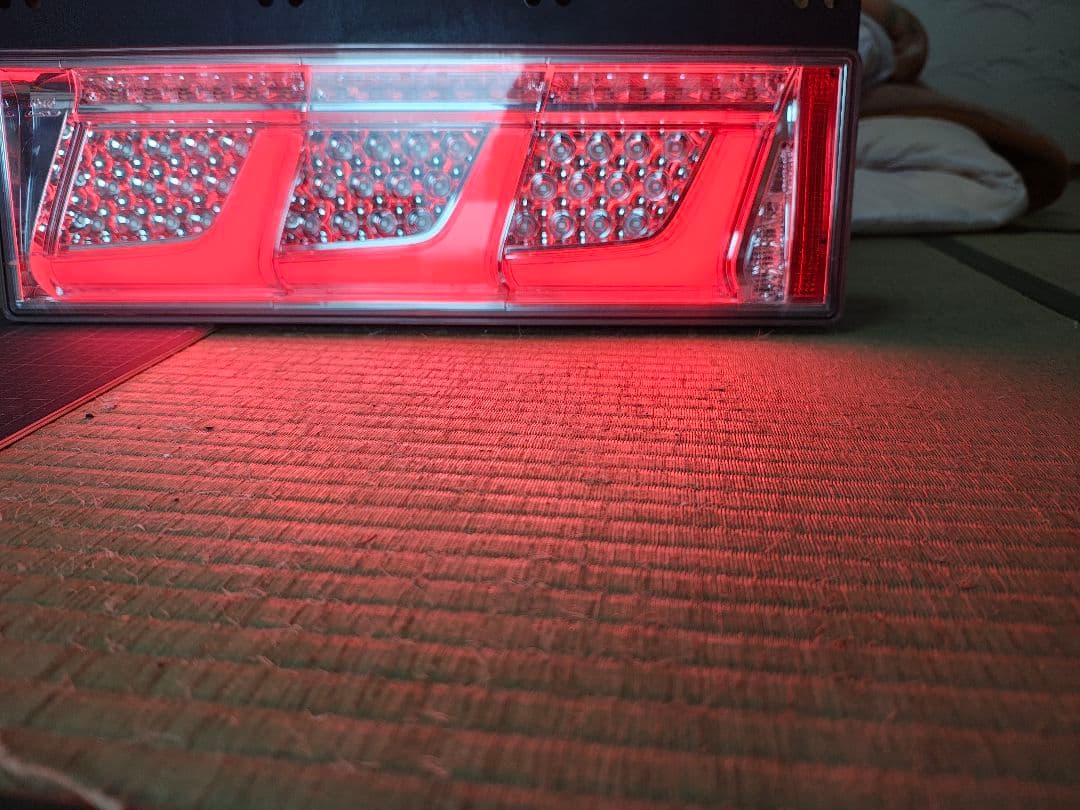 KOITO 3連 LED テールランプ クリア　シーケンシャル　右のみ　ワケアリ