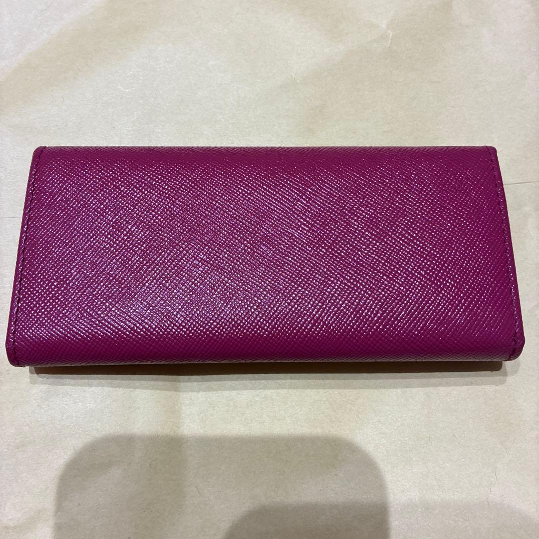 美品　PRADA キーケース　サフィアーノ　ローズ　メタルロゴ　レディース