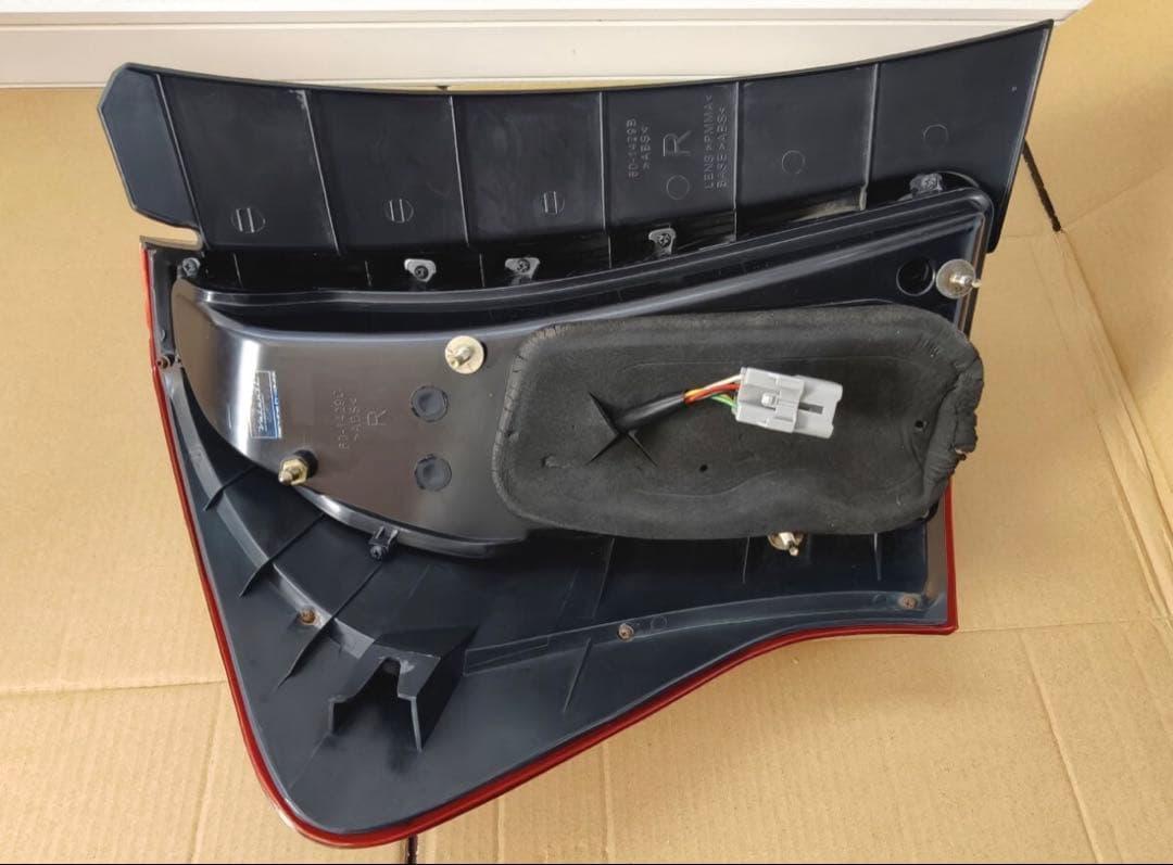 Valenti ヴァレンティ　LEDテールランプ　40系 プリウスα