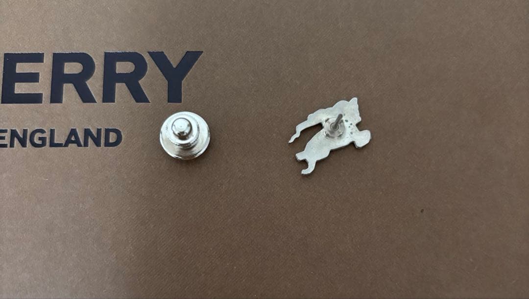 バーバリー BURBERRY ピンバッジ ホースロゴ シルバー
