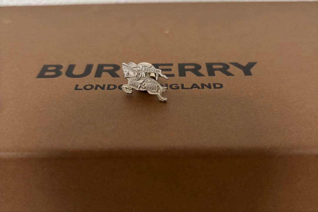 バーバリー BURBERRY ピンバッジ ホースロゴ シルバー