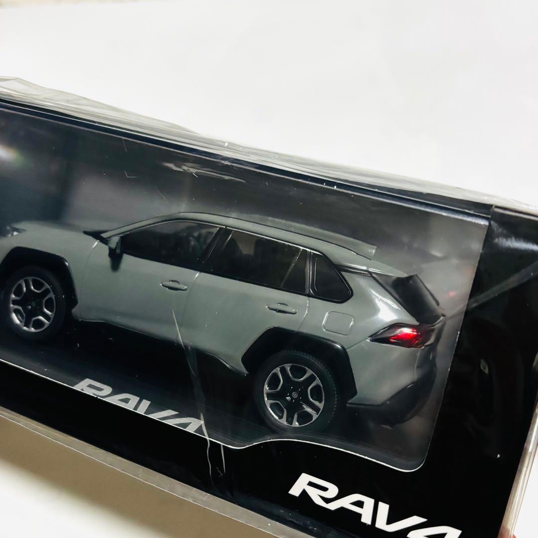 トヨタ RAV4 1/30 ミニカー アーバンカーキ 未開封 （前モデル）
