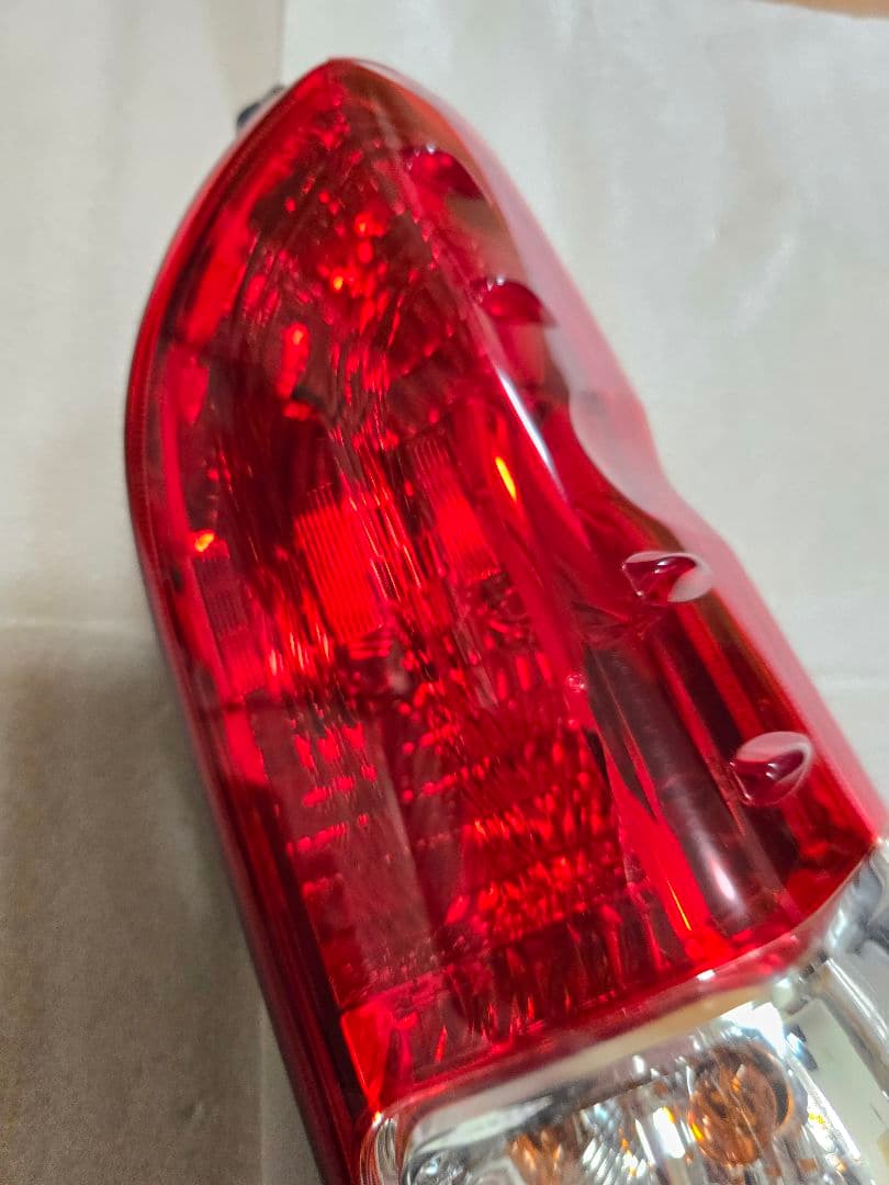 ハイエース 200系 テールライト 純正 TOYOTA 右用 ¹²