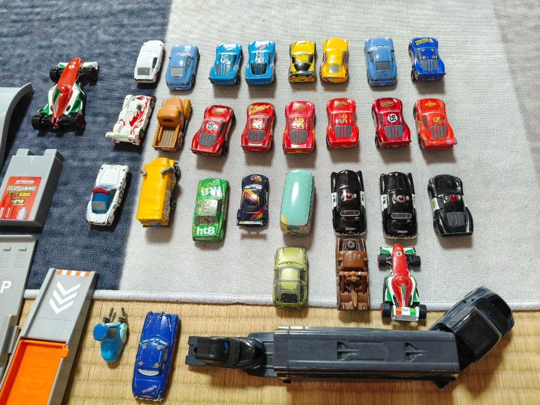 カーズ トミカ ビック回転パーキング ミニカー約30台付き ばら売り不可