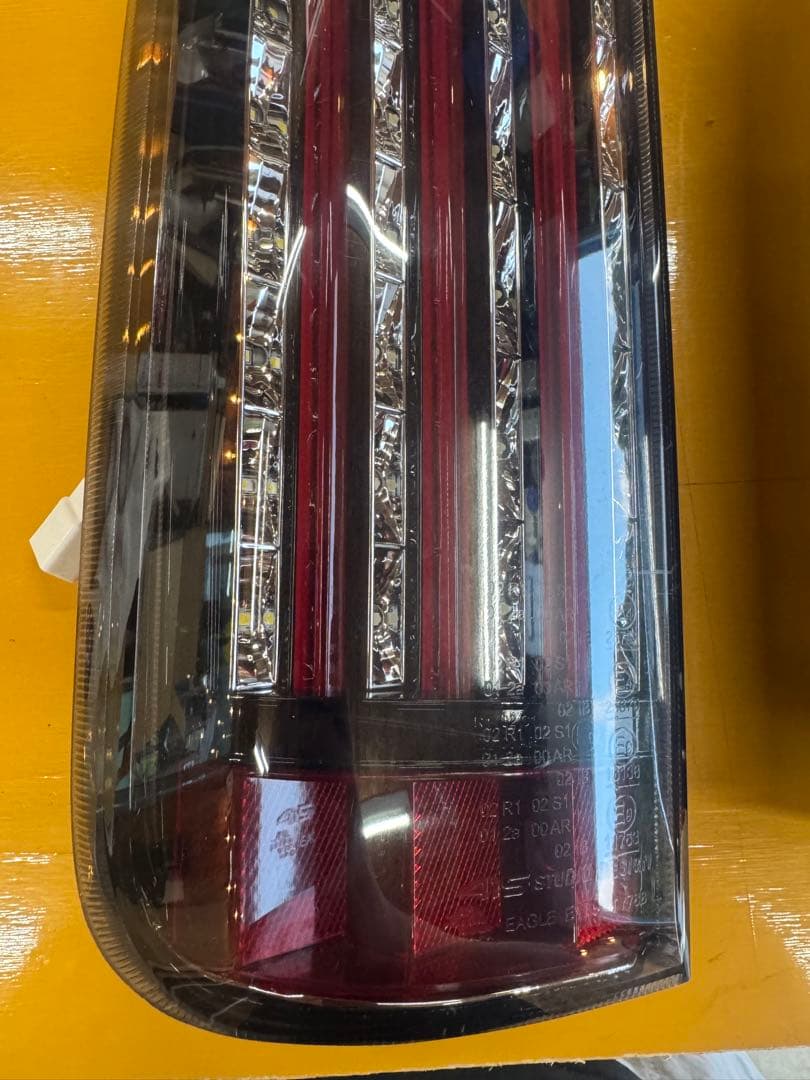LEDテールライト スモーク 左右セット　ハイエース　テールランプ