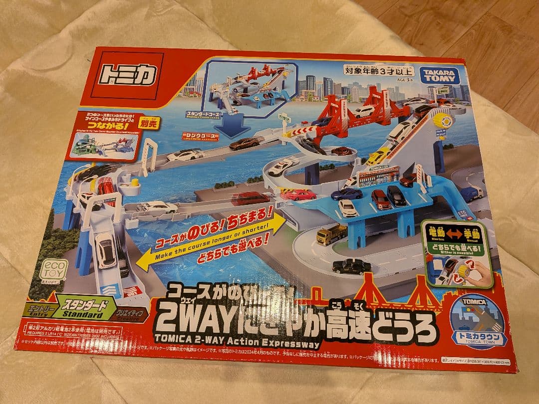新品未開封品　コースがのび～るトミカ 2WAYにぎやか高速どうろ