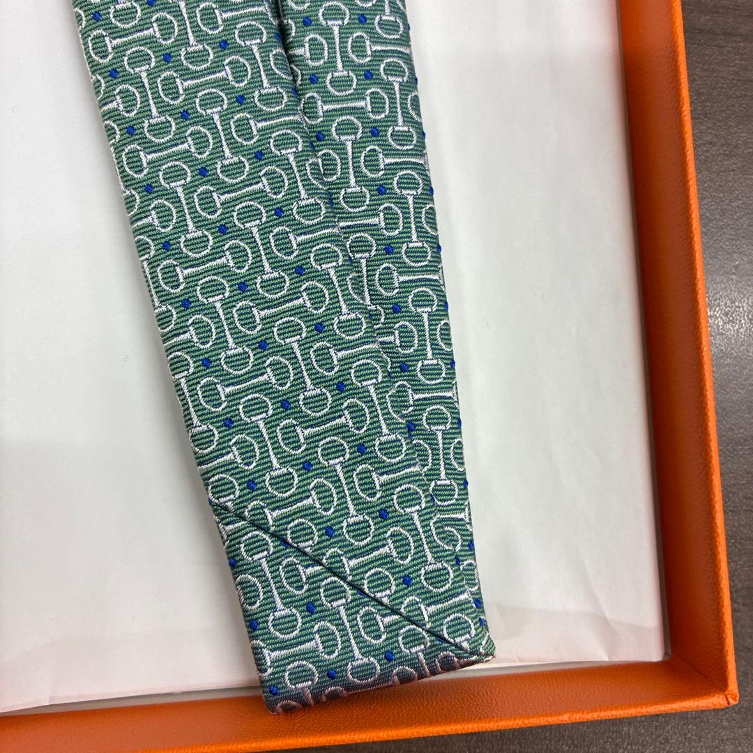 HERMES 緑色 パターン ネクタイ