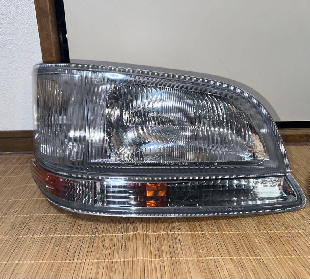 トヨタ ハイエース100系　ヘッドライト　左右セット　美品　黄ばみ　曇り　無し