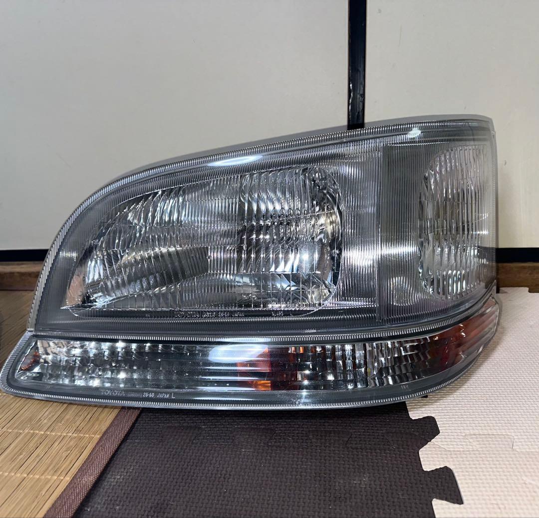 トヨタ ハイエース100系　ヘッドライト　左右セット　美品　黄ばみ　曇り　無し