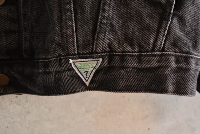 GUESS ゲス USA製 デニムジャケット Gジャン 刺繍ロゴ 黒 M　極美品