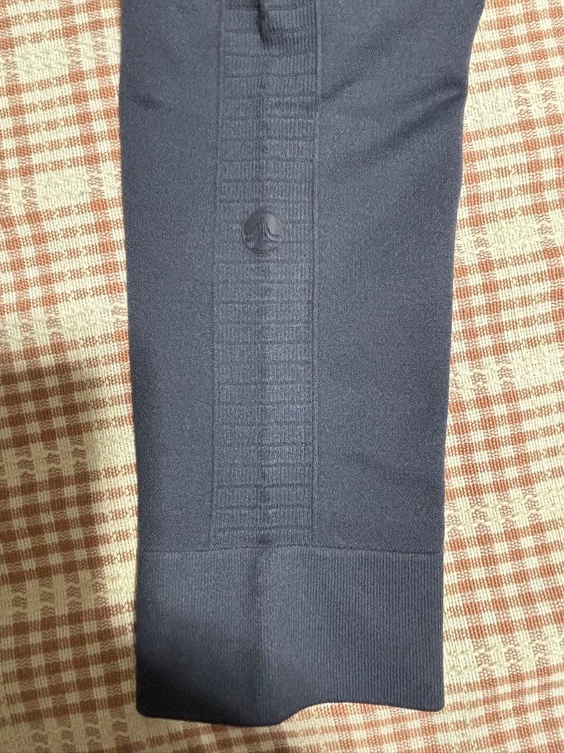新品タグ付き★SUKALAシームレスアクティブレギンス （L）★LAVA