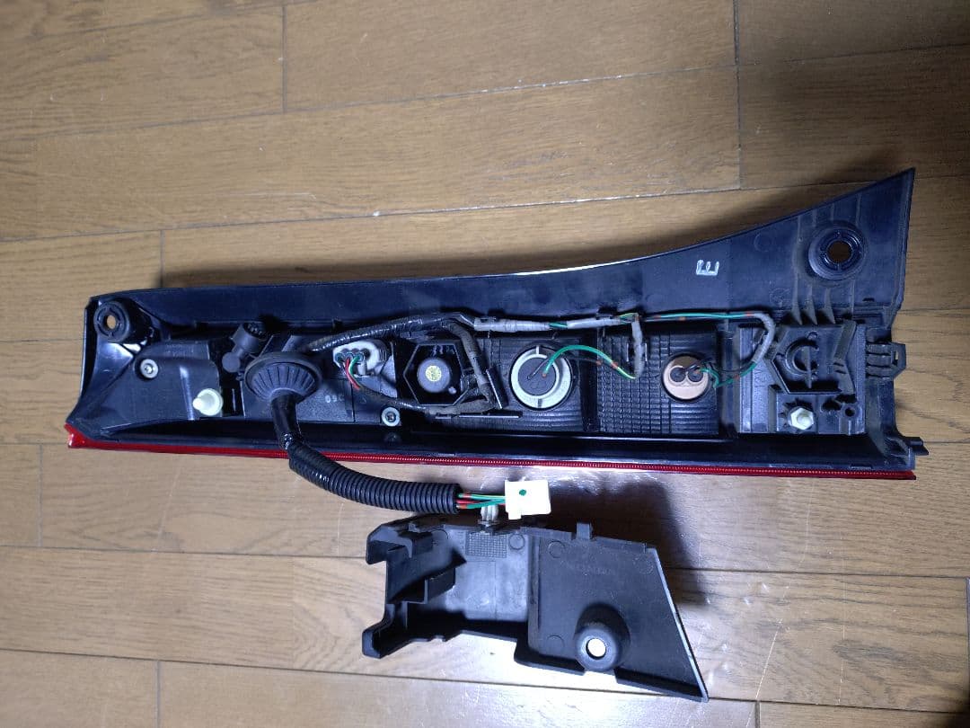 ホンダN-VAN 右テールランプ 中古品