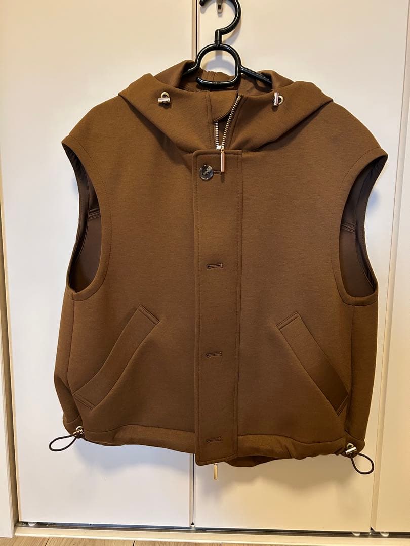 みか。新品　PASSIONE パシオーネ　パーカーベスト　ジャケット　38