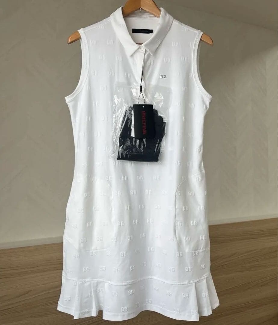 新品★38,500円 BRIEFINGゴルフワンピース ノースリーブスカート白L