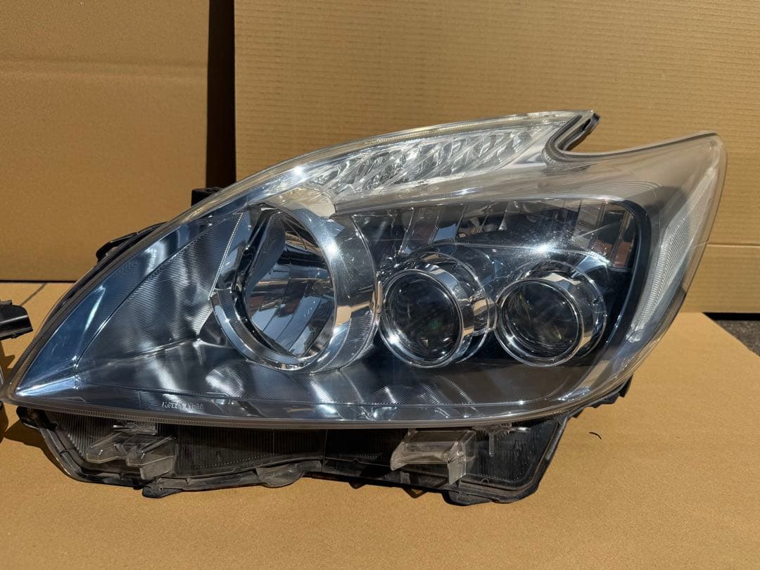 トヨタ純正(TOYOTA) 30プリウス前期純正LEDヘッドライト