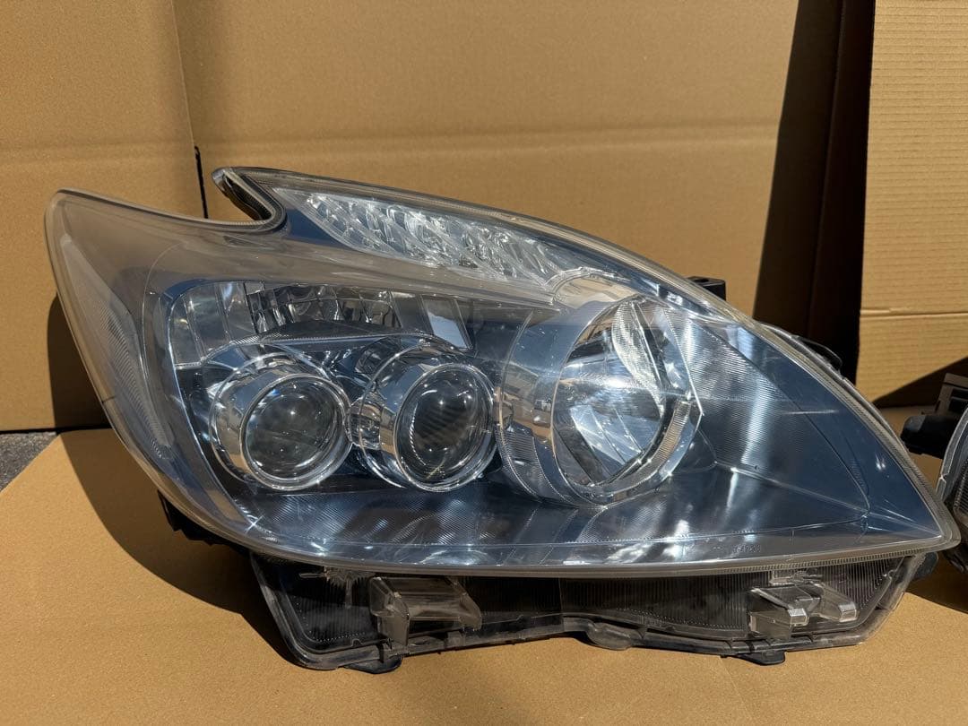 トヨタ純正(TOYOTA) 30プリウス前期純正LEDヘッドライト