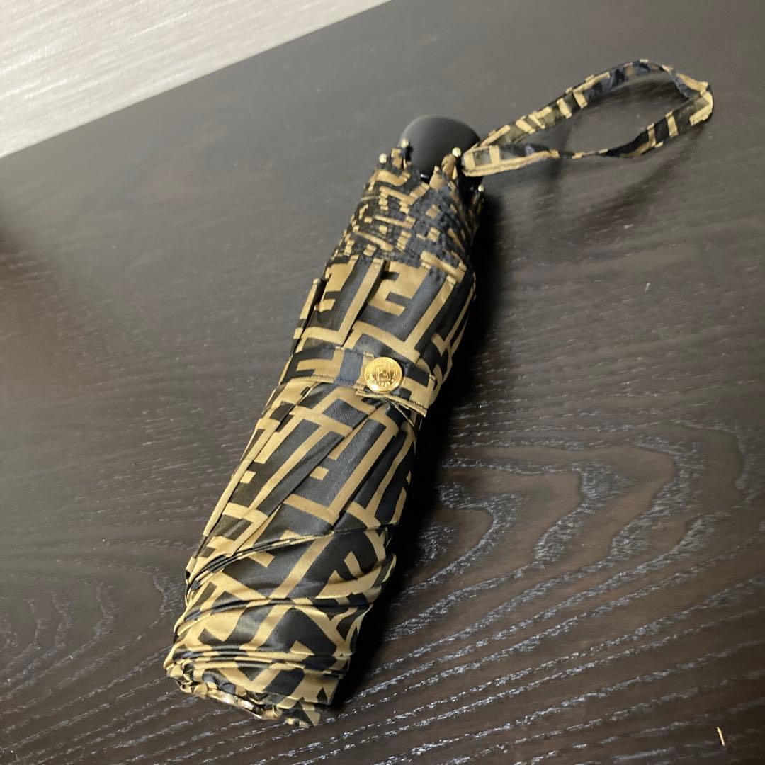 FENDI 折りたたみ傘 黒と金