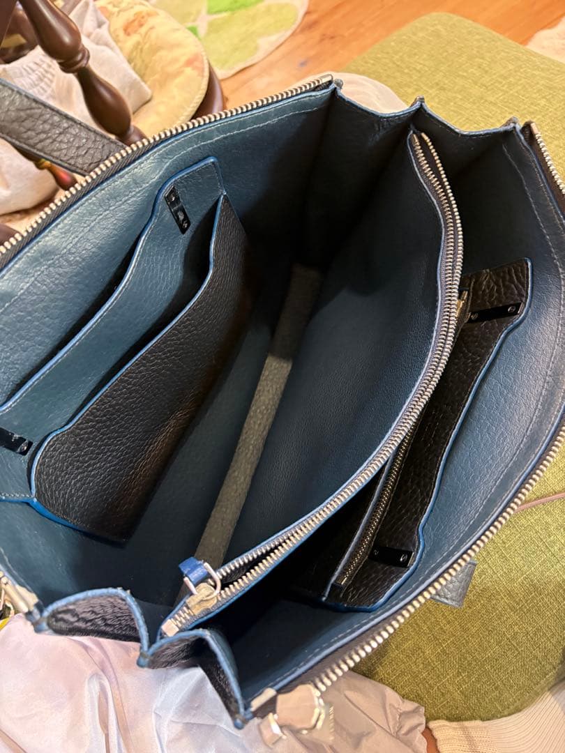FURLA ブラックレザートートバッグ
