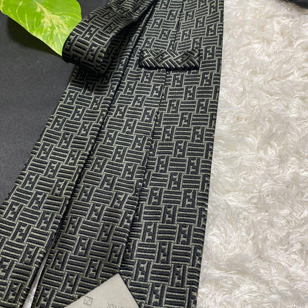 FENDI フェンディ　ネクタイ　美品　一点物　ビジネス　ズッカ