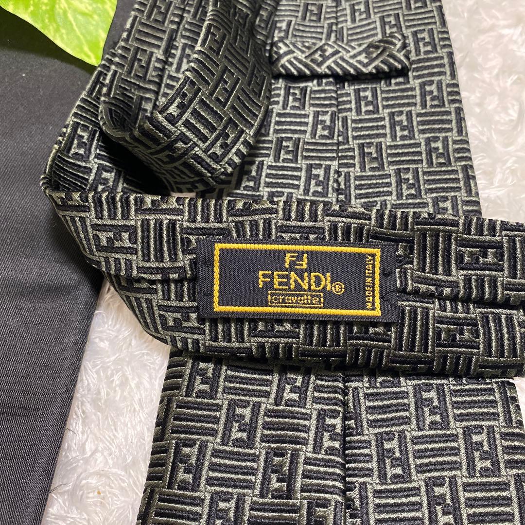 FENDI フェンディ　ネクタイ　美品　一点物　ビジネス　ズッカ