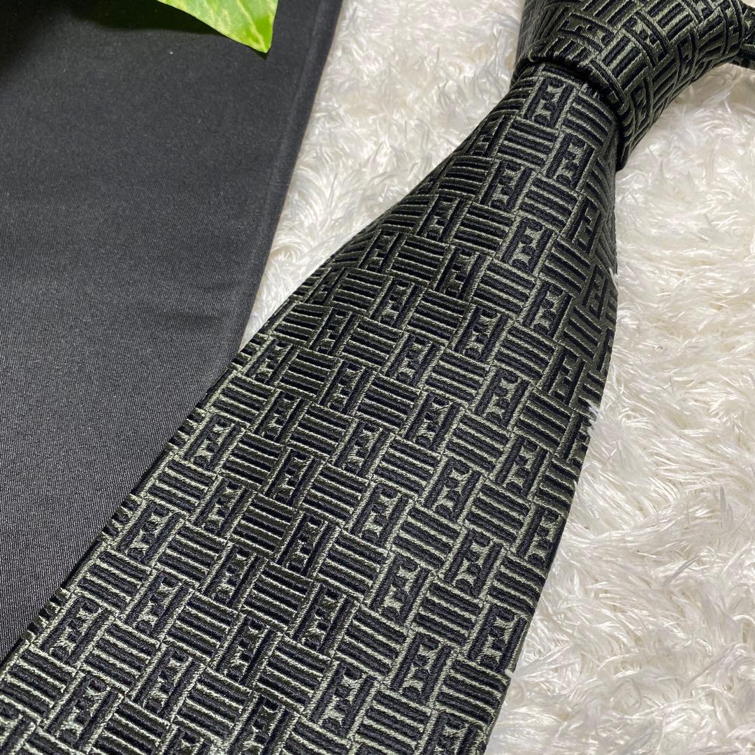 FENDI フェンディ　ネクタイ　美品　一点物　ビジネス　ズッカ