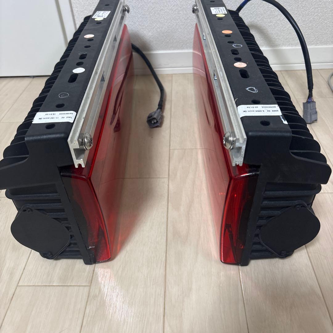 【美品】三菱ふそう純正LEDテールランプ 左右セット