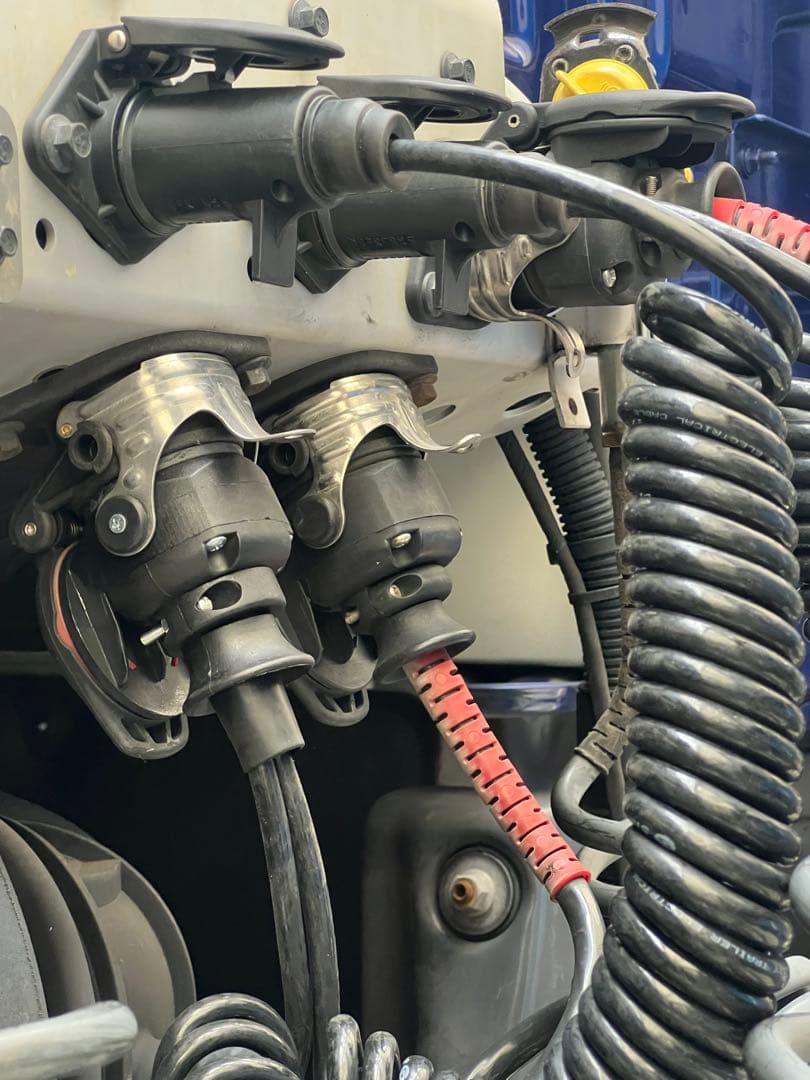 ボルボ　トレーラーABS EBS 電源コード7芯　スパイラル 電源ケーブル