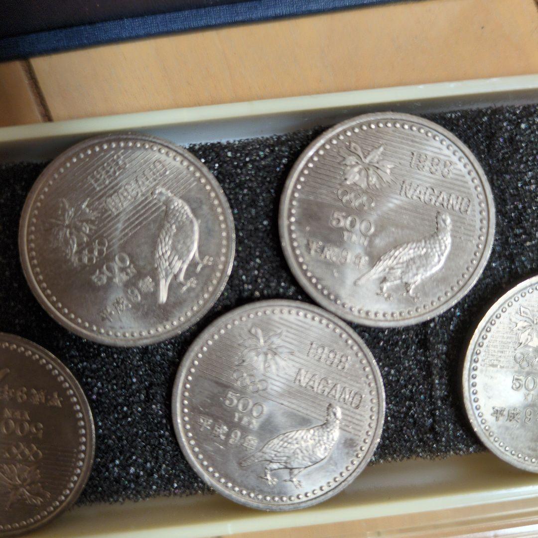 1998年長野オリンピック記念硬貨✖10枚、1975年沖縄海洋博記念硬貨✖4枚
