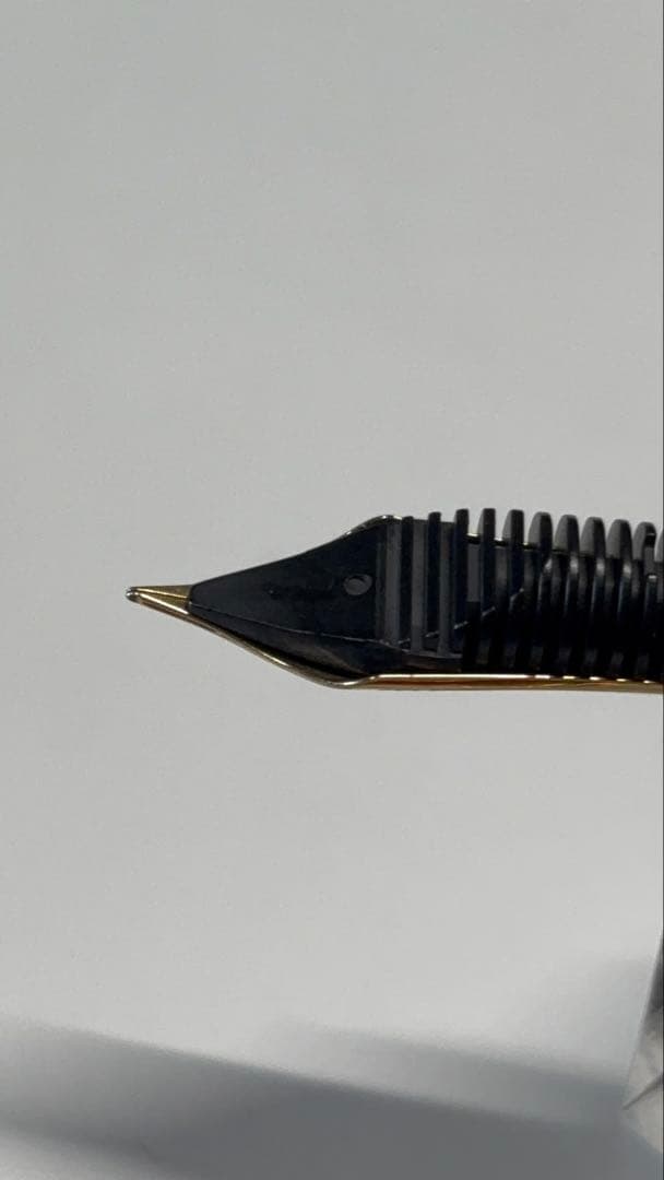新品未使用プラチナ万年筆プレジデント赤細字18kニブ