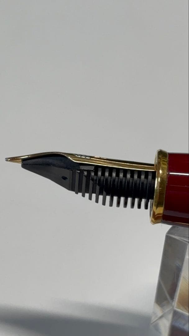 新品未使用プラチナ万年筆プレジデント赤細字18kニブ