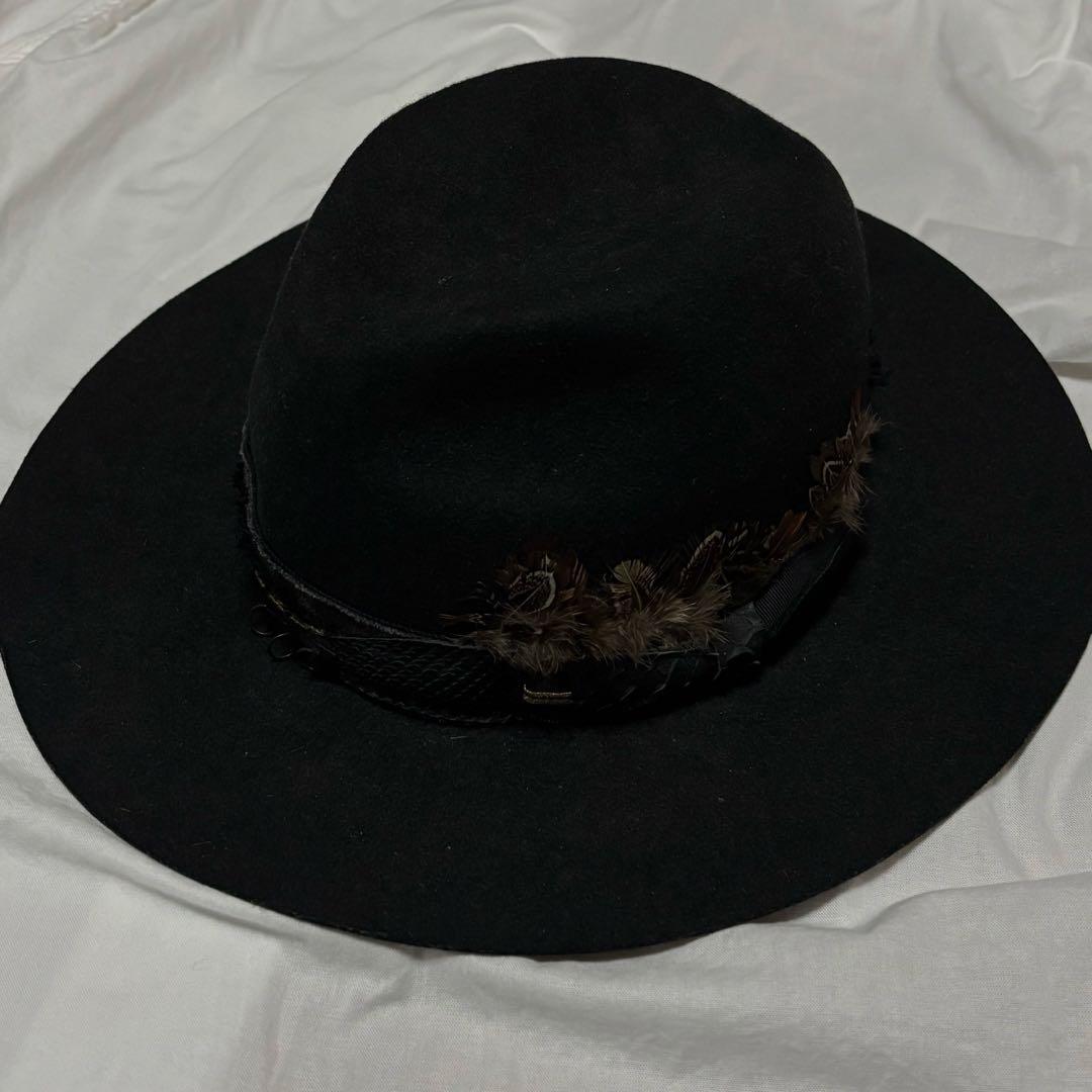 hyde着 Roen feather hat