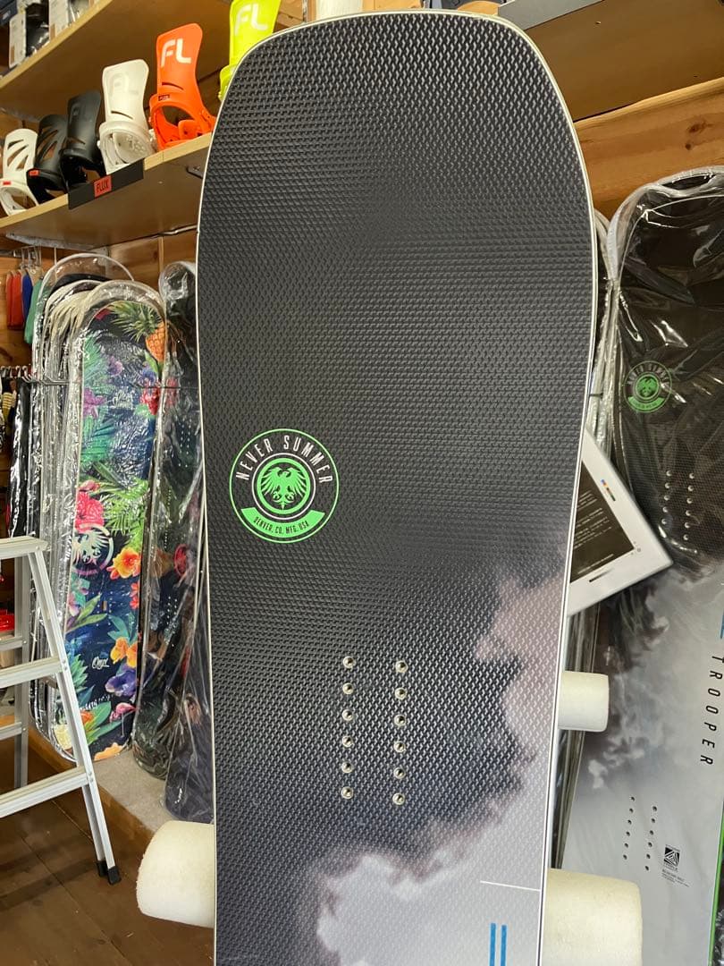 【中古】25-26 NEVER SUMMER TROOPER 154