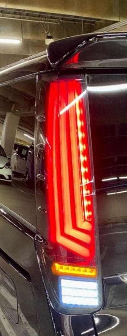 く*ん様 ヴォクシー　ノア　エスクァイア　80系　　　ヴァレンティテールランプ