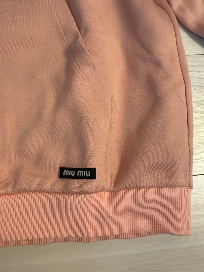 miu miu フーディー