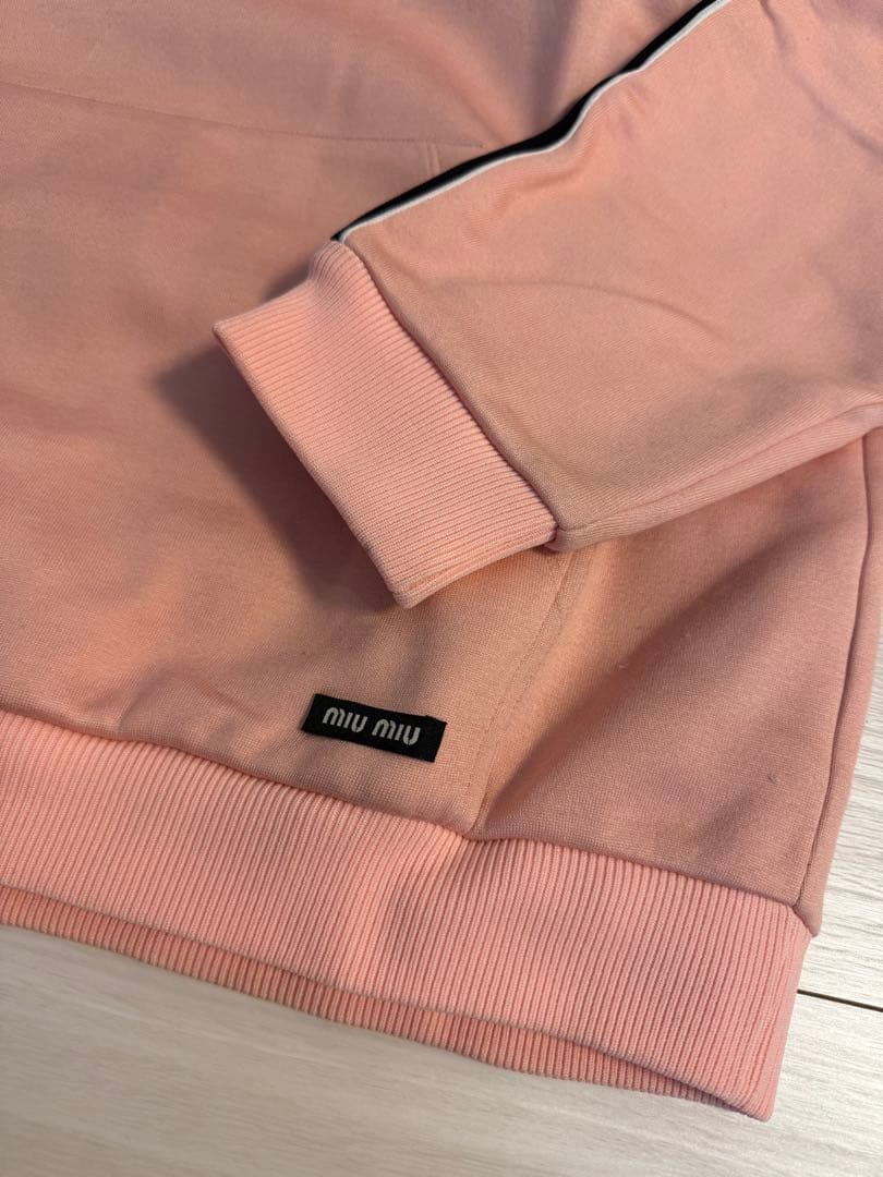 miu miu フーディー