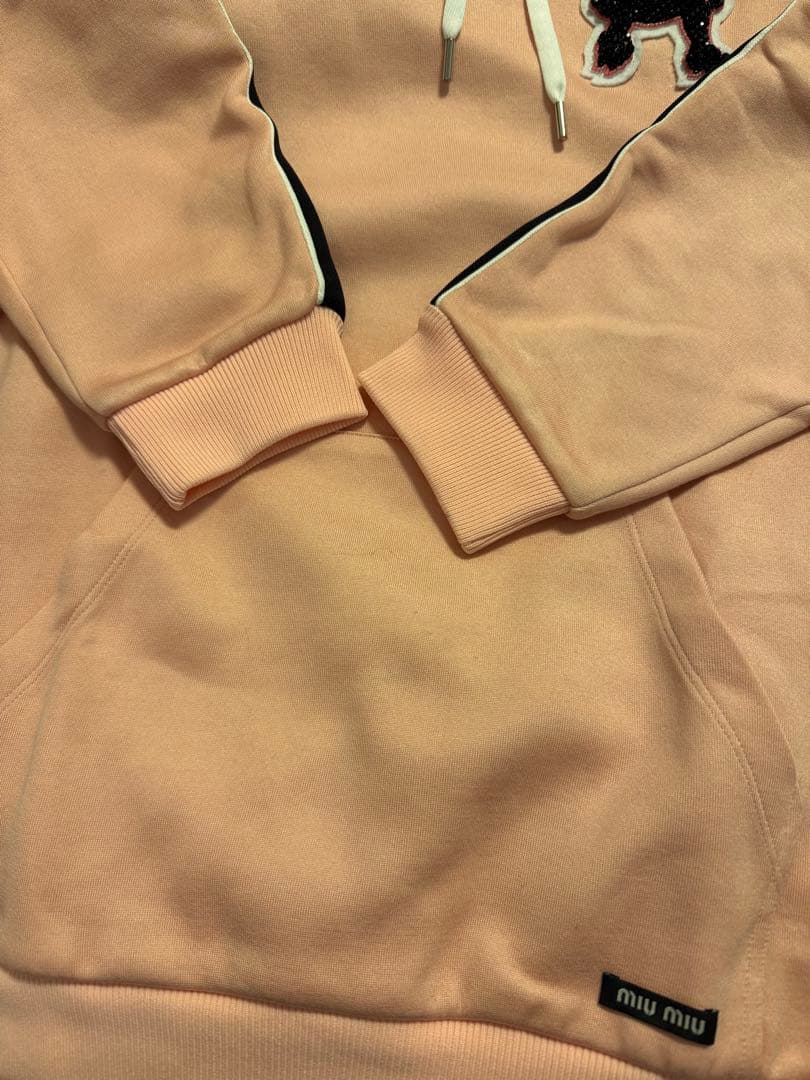 miu miu フーディー