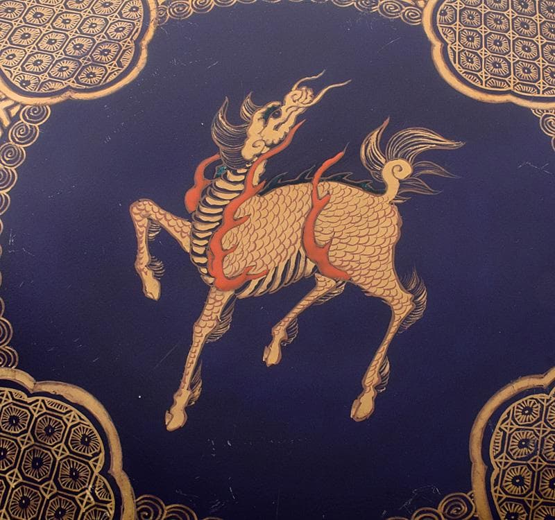 伊万里焼　古伊万里　瑠璃金彩　麒麟文　飾皿　直径約35cm　C　R4103C
