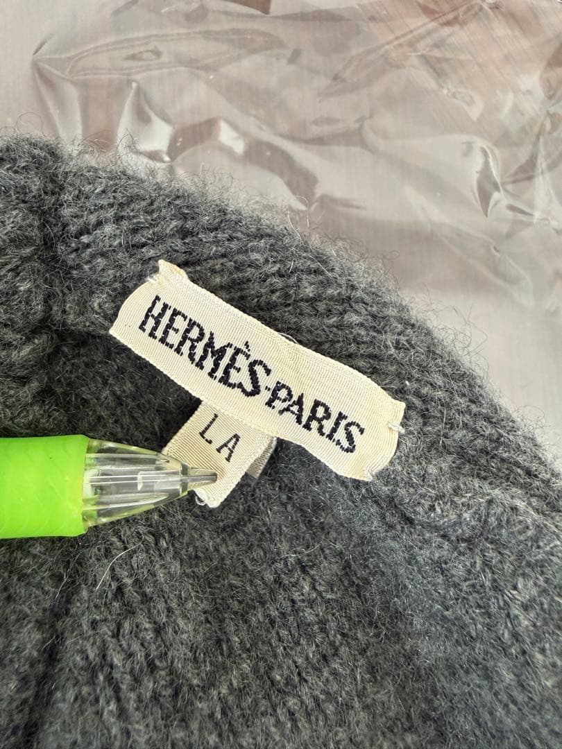 クリーニング済み！HERMÈS ニット帽　Hロゴ