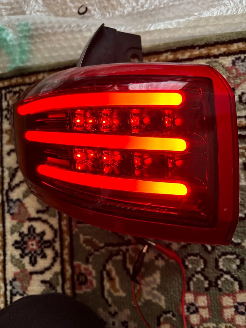E52 エルグランド Valenti アッパーテールランプ レッド