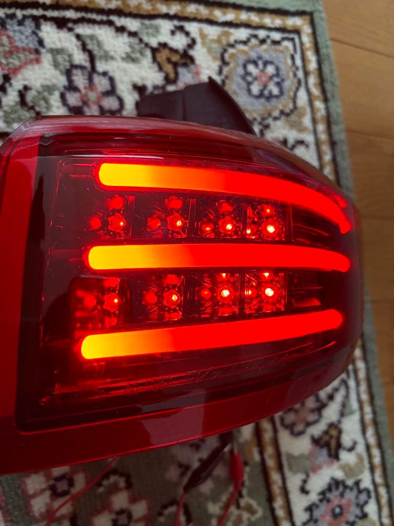 E52 エルグランド Valenti アッパーテールランプ レッド