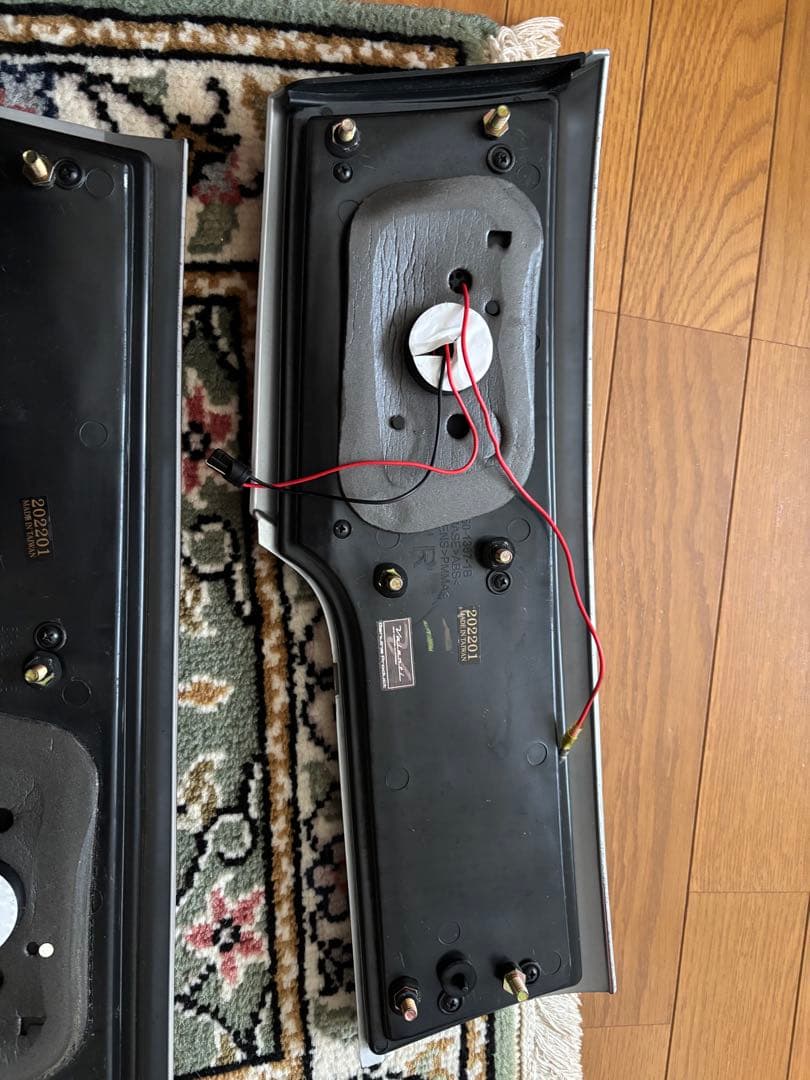 E52 エルグランド Valenti アッパーテールランプ レッド
