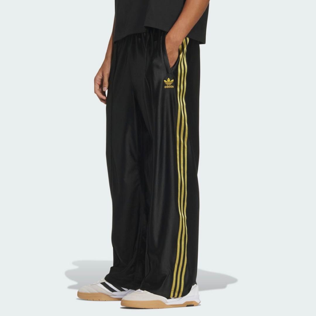 adidas トラックパンツ