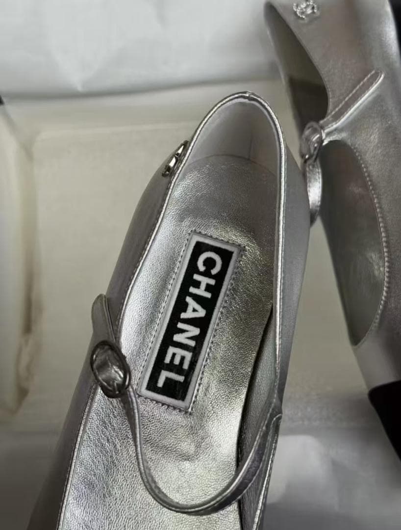 CHANEL シルバー ブラック メリージェーンシューズ