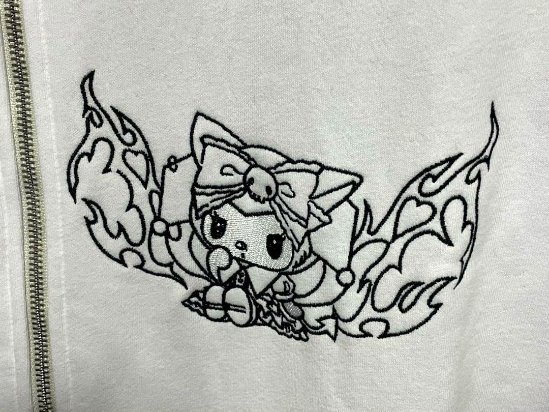 入手困難　日本限定　KUROMI × IKUMI コラボ 刺繍　フーディ